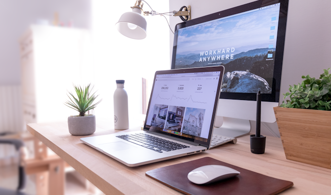 Ordinateur portable moderne avec interface de facturation électronique